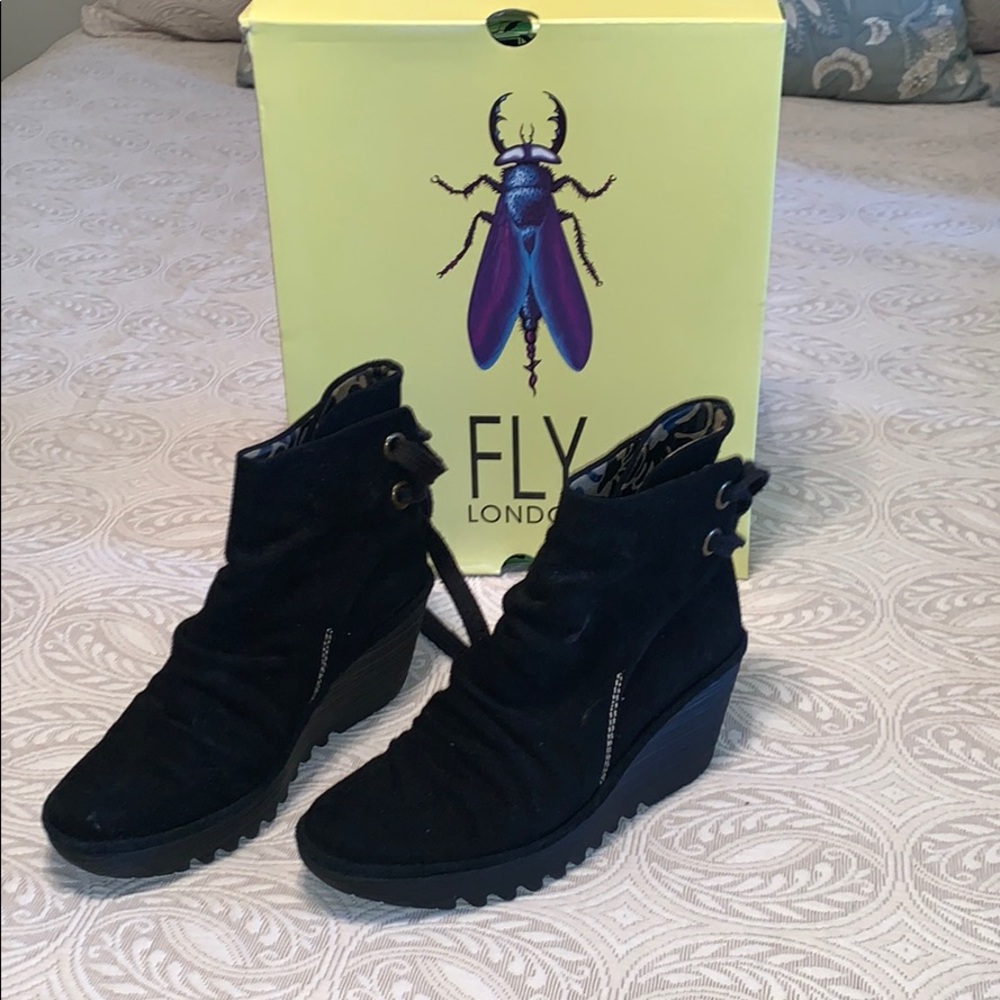 FLY Black Wedge booties